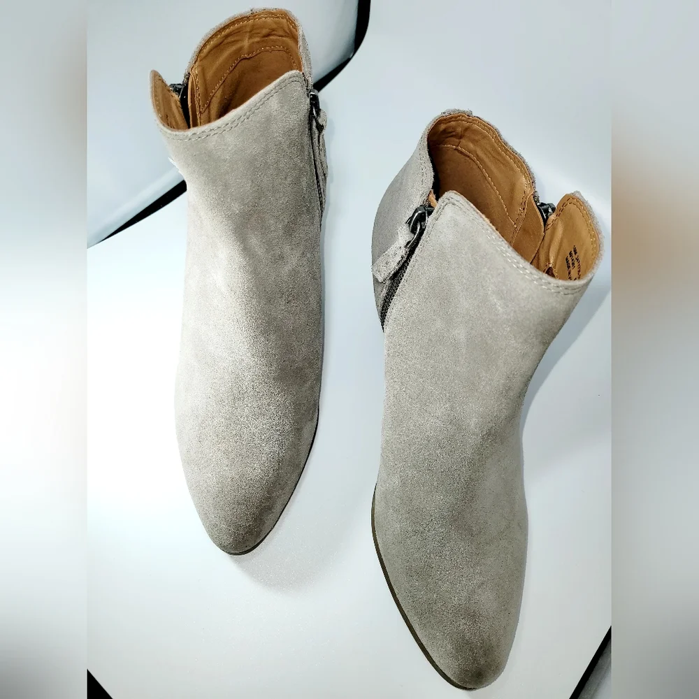 NWOT-❤️-Frye-Judith-Suede Zipped Booties-Taupe-Size 10 - Picture 8 of 8